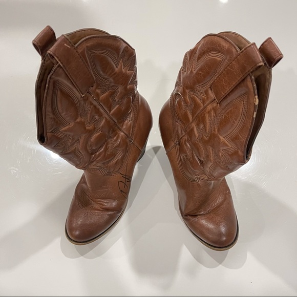 Autographed by Aaron Pritchett Cowboy Boots - Picture 5 of 5